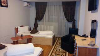 Отель Hotel Corneliuss Галац Двухместный номер с 2 отдельными кроватями-3