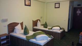Отель Hotel Corneliuss Галац Двухместный номер с 2 отдельными кроватями-4